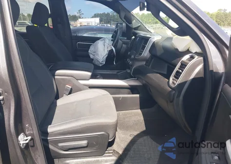 2022 Ram 1500 Big Horn 4X4 6'4 Box z USA, uszkodzony, nr VIN 1C6RRFBG6NN226099